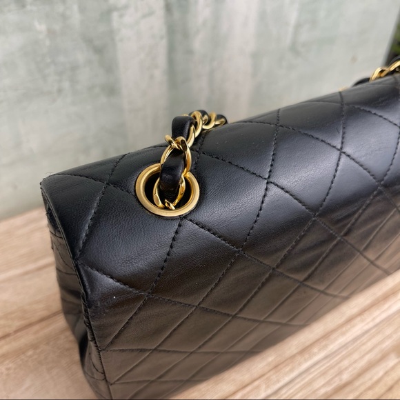 CHANEL CLASSIC FULL FLAP BLACK LAMBSKIN 24K GHW SMALL 🔥Like New!!!!🔥 - Picture 4 of 15